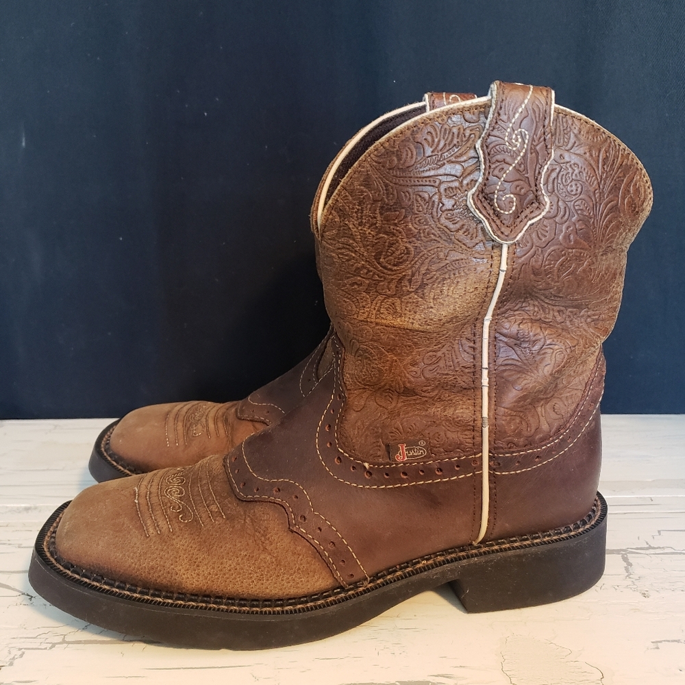 Justin Gypsy Cowgirl Boots in Brown - Women's size 9 B
